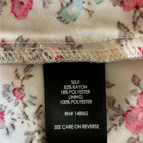 Torrid women’s pretty floral print top. Size 0 - Picture 7 of 7